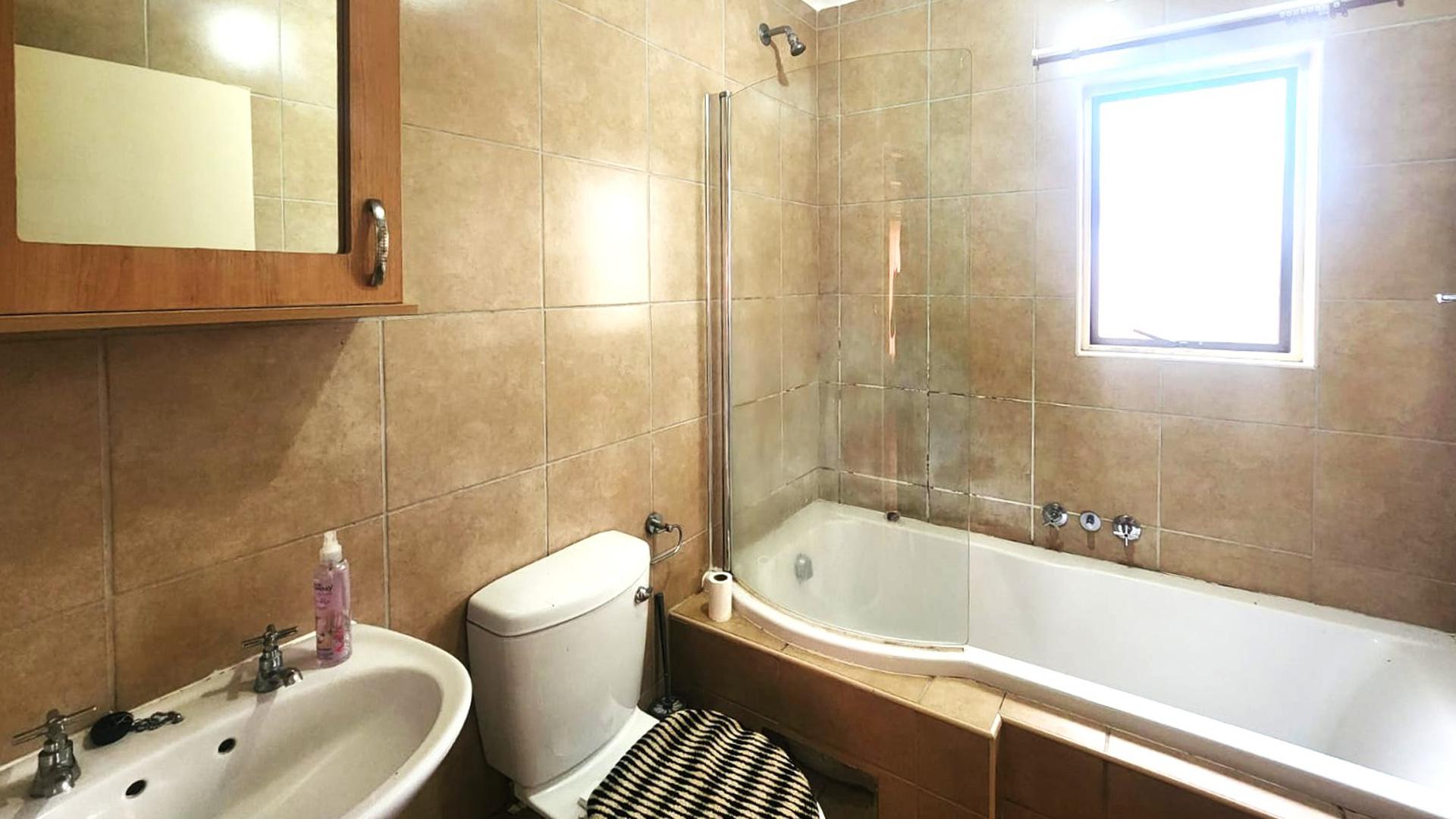 Bathroom 1 of property in Lephalale (Ellisras)