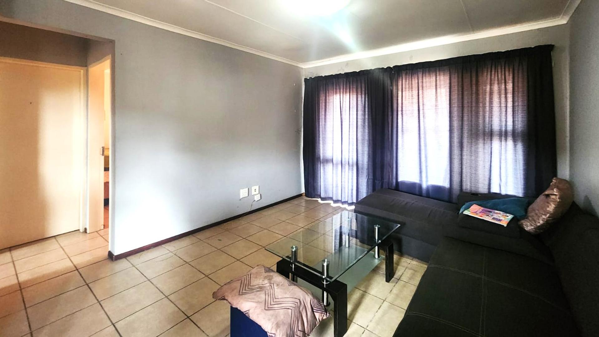 Lounges of property in Lephalale (Ellisras)