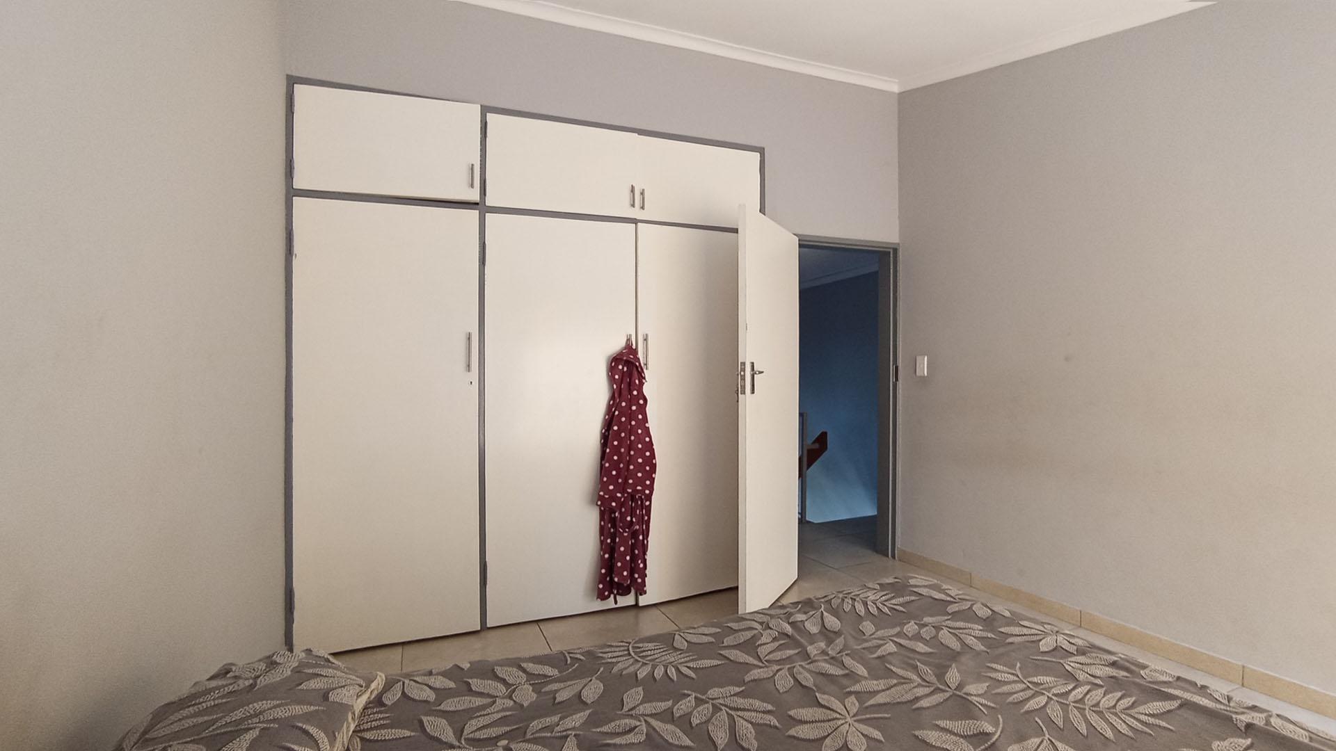 Bed Room 1 - 16 square meters of property in Meyerspark