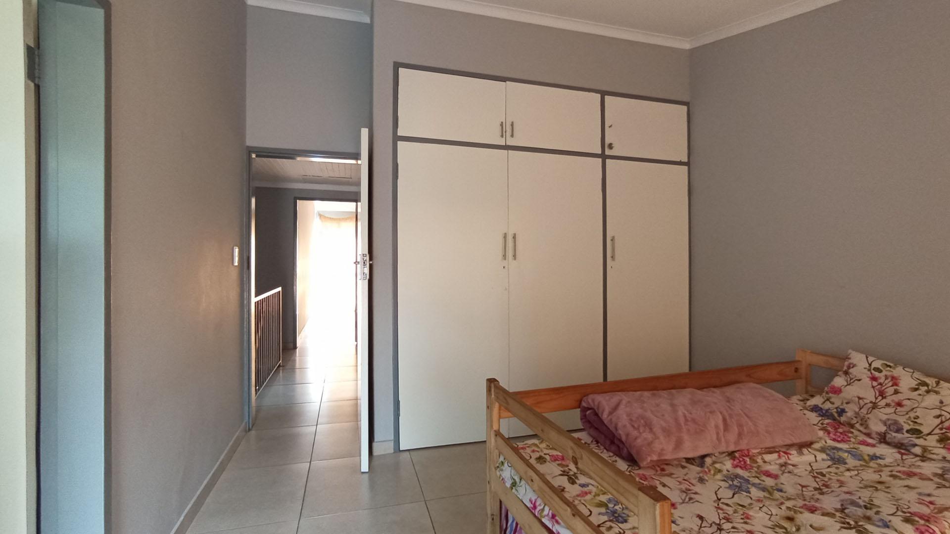 Bed Room 2 - 16 square meters of property in Meyerspark