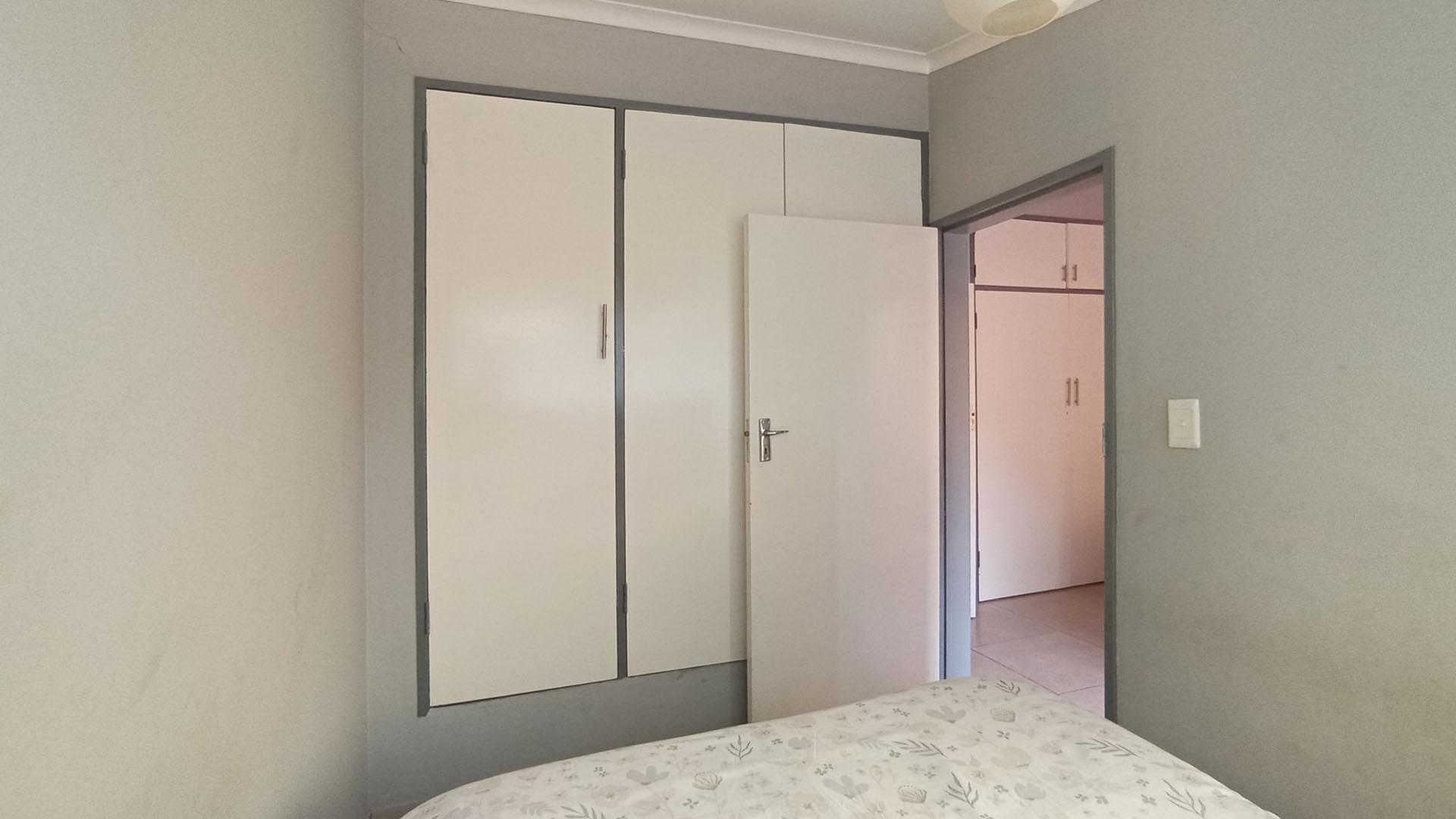 Bed Room 3 - 8 square meters of property in Meyerspark