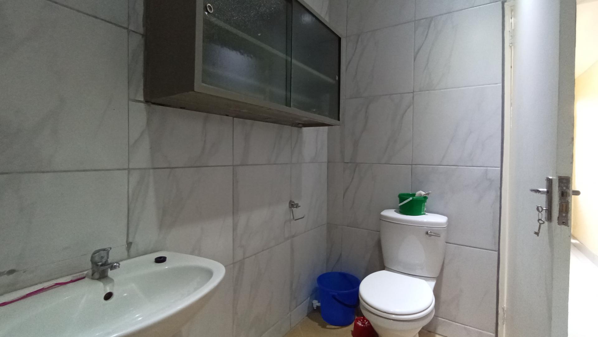 Bathroom 3+ - 12 square meters of property in Montgomery Park