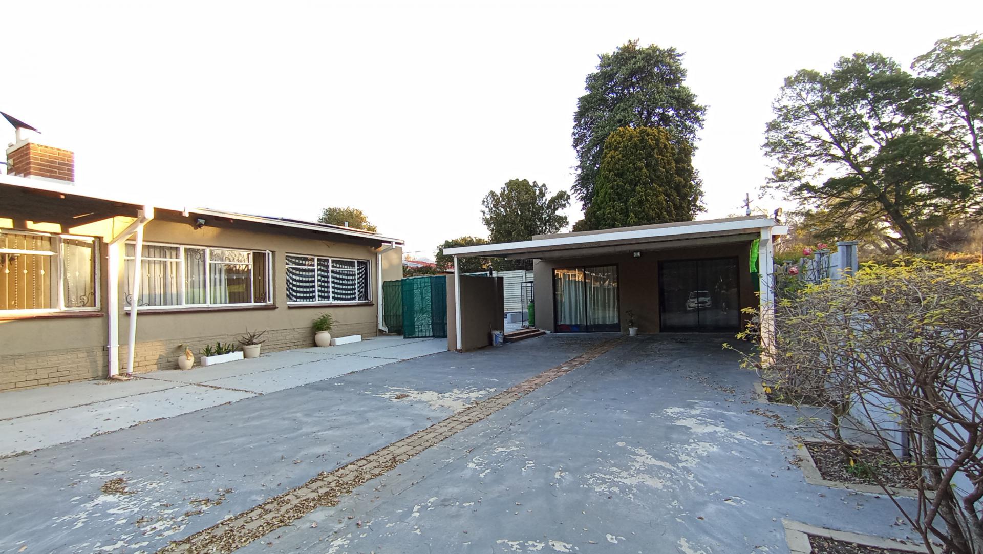 Front View of property in Montgomery Park