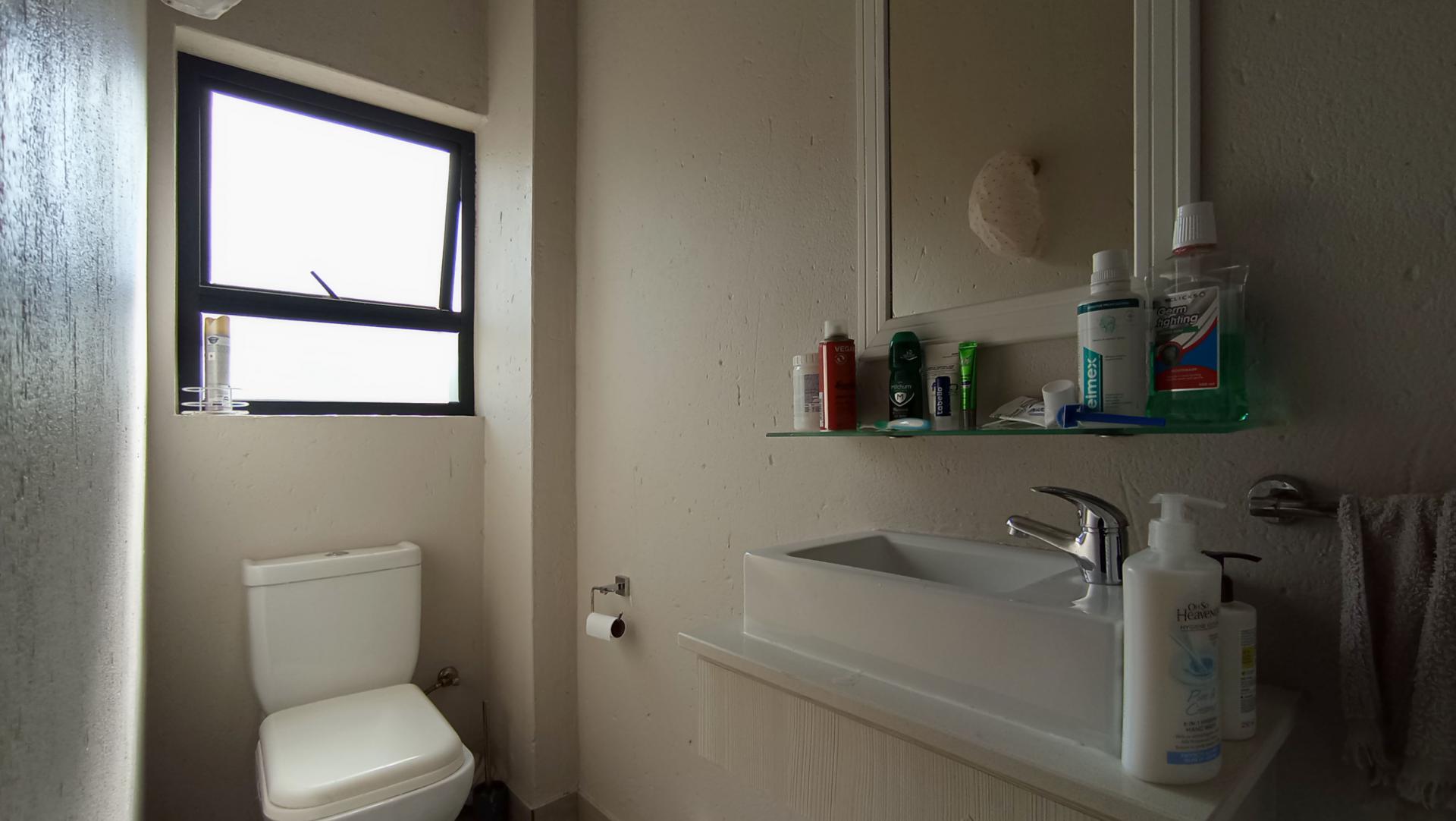 Main Bathroom - 4 square meters of property in Beverley A.H.
