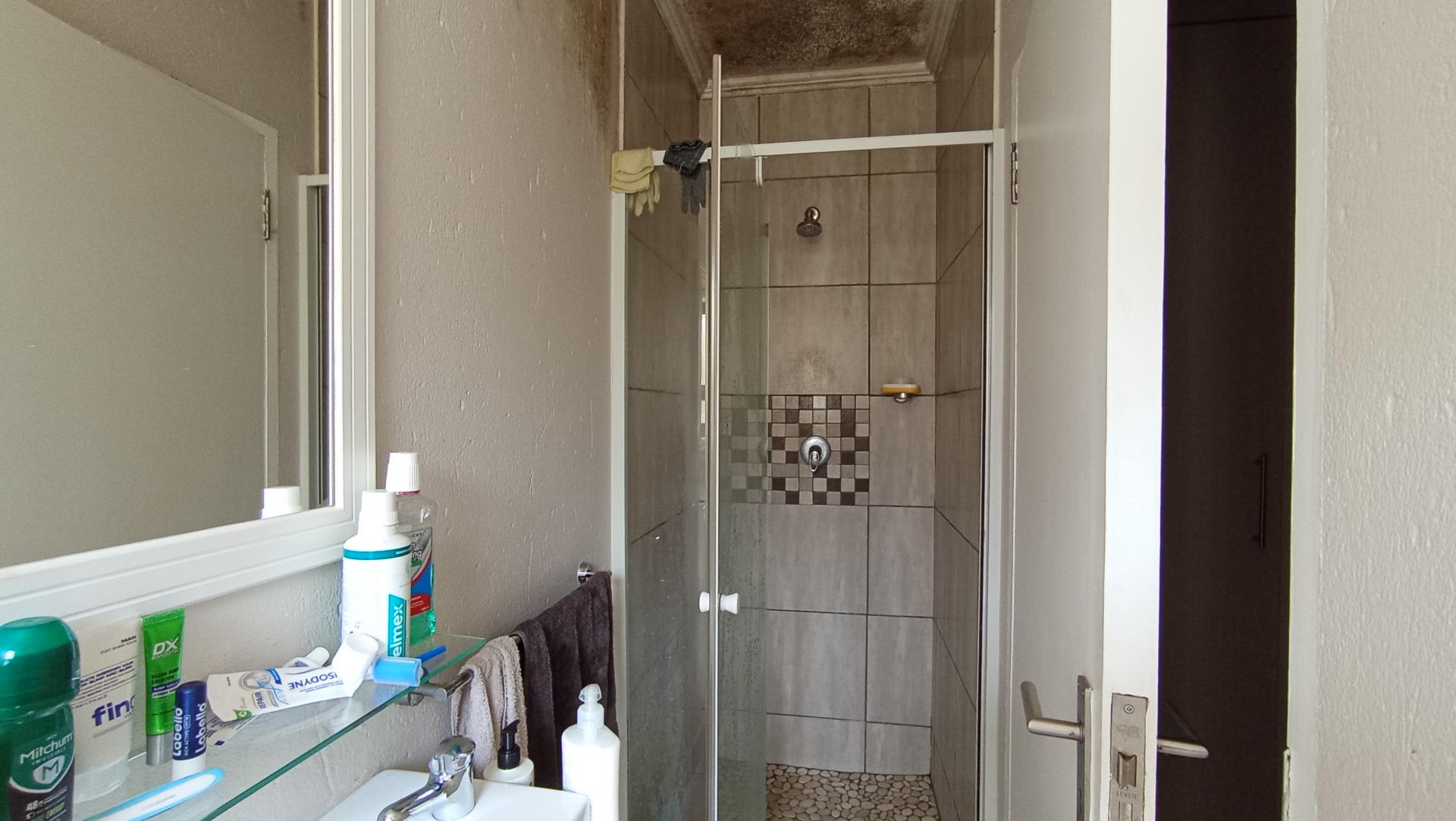 Main Bathroom - 4 square meters of property in Beverley A.H.