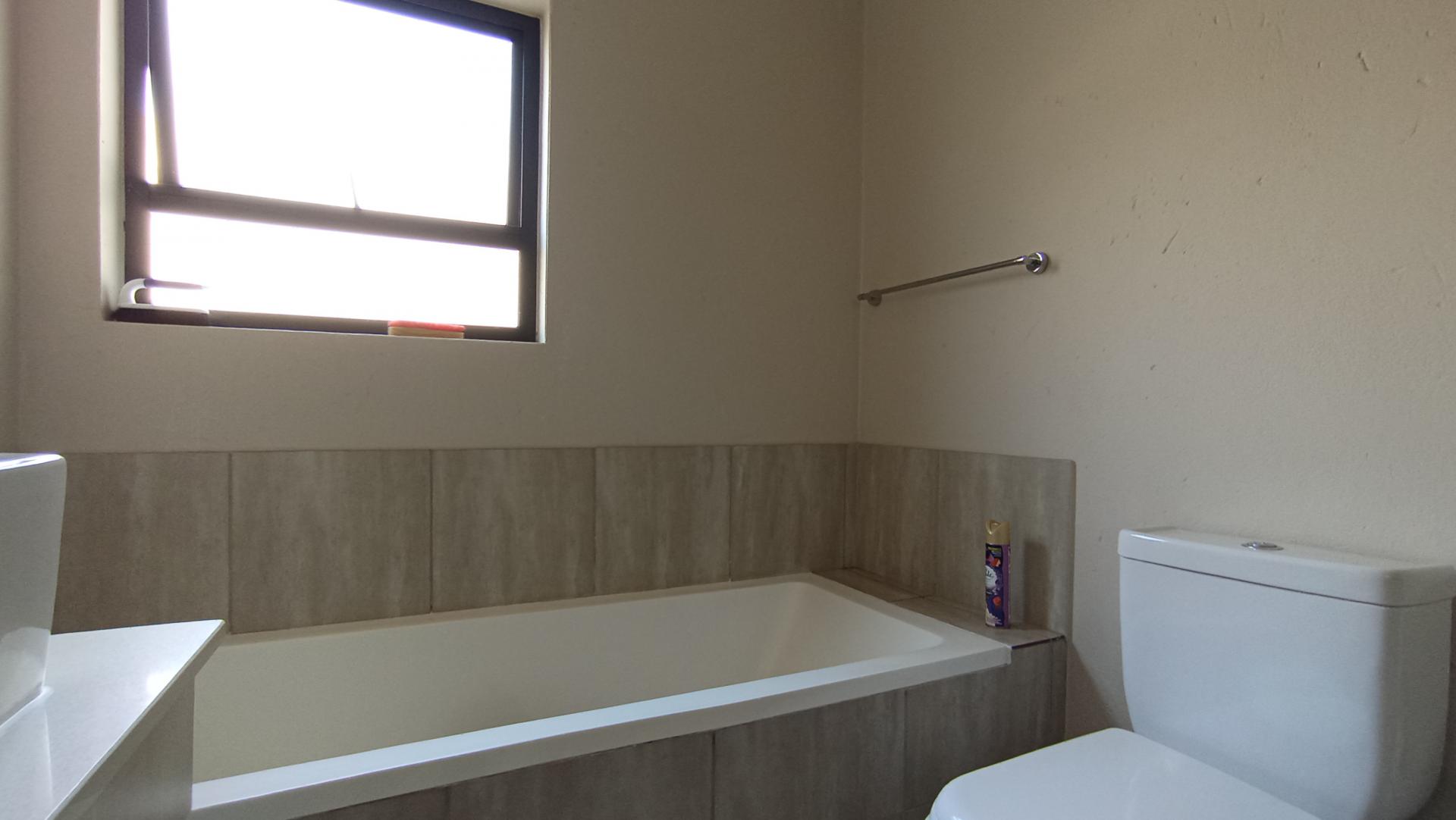 Bathroom 1 - 6 square meters of property in Beverley A.H.