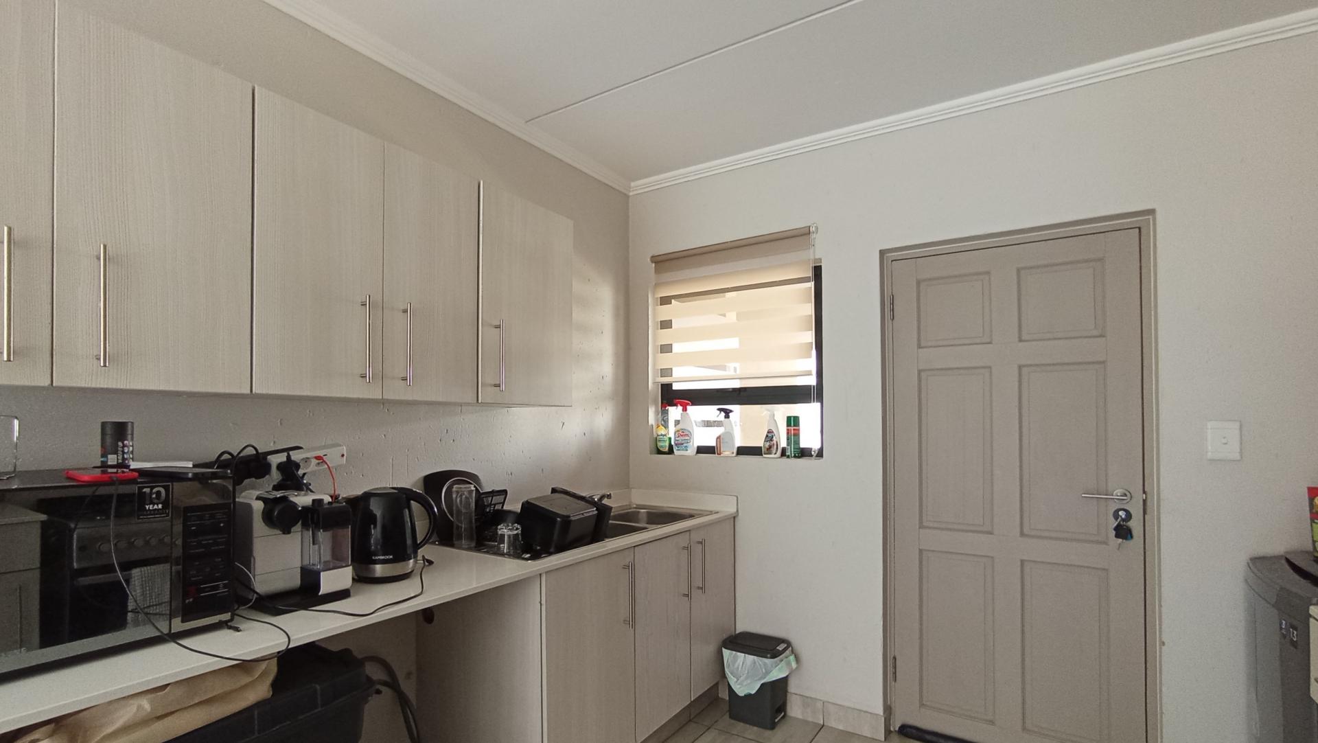 Kitchen - 10 square meters of property in Beverley A.H.