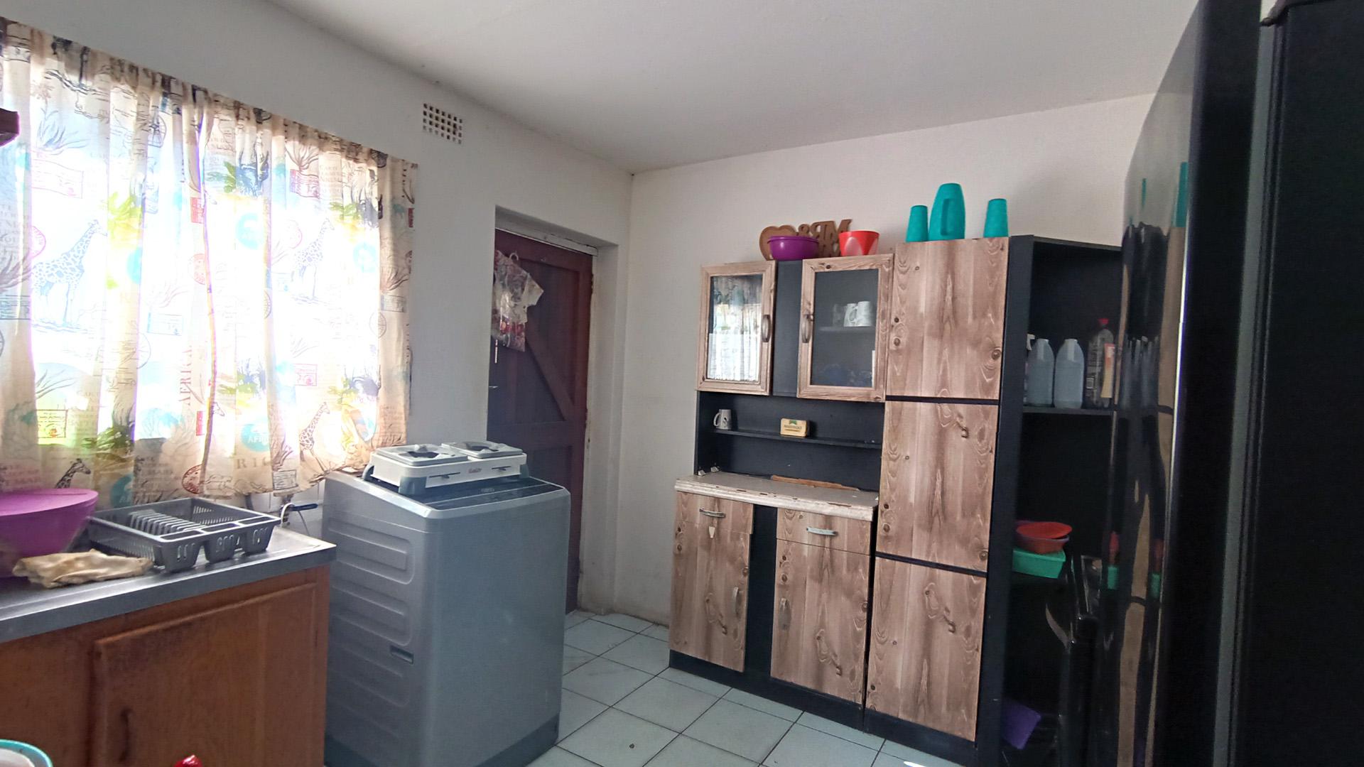 Kitchen - 10 square meters of property in Wesfleur