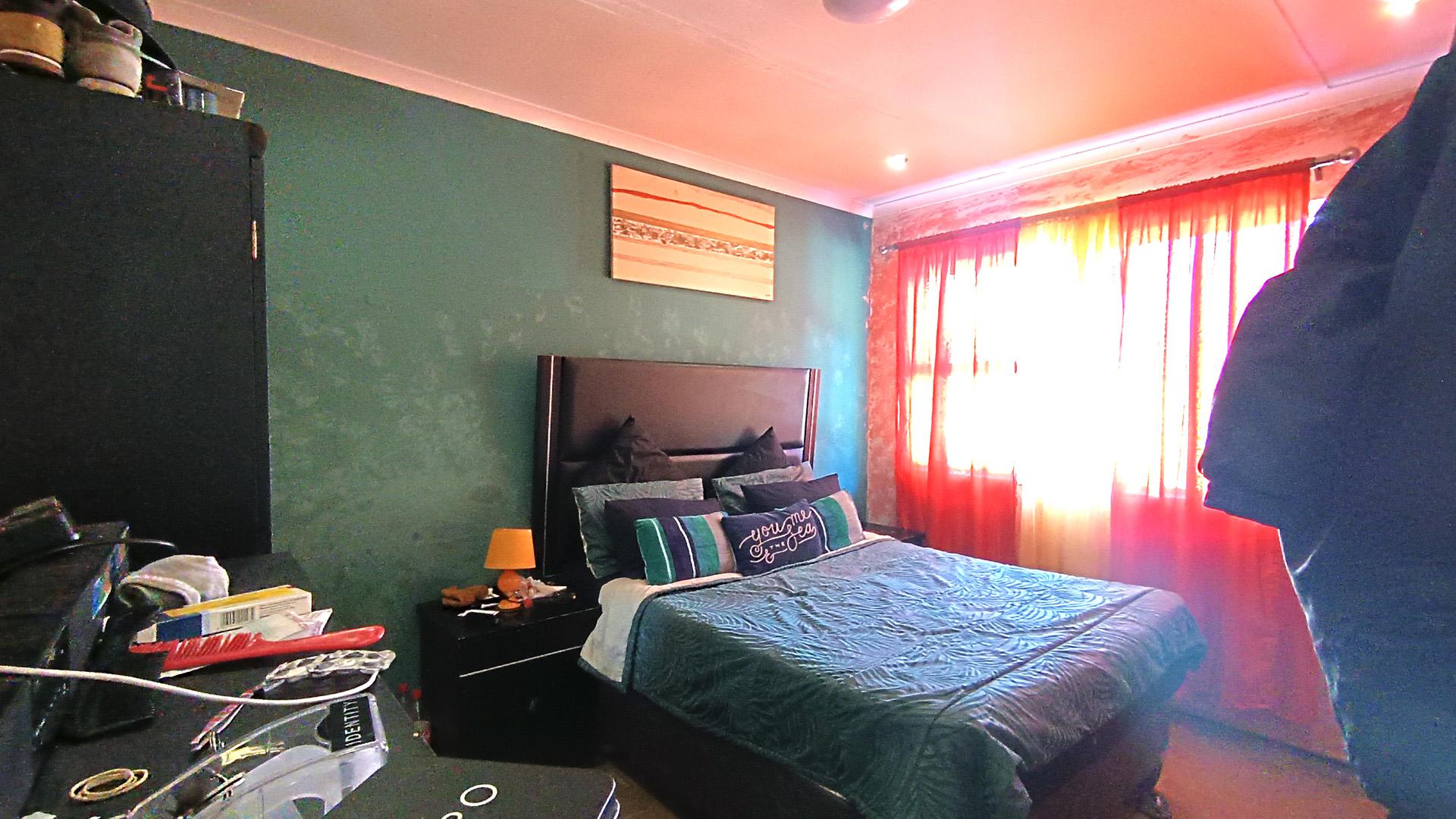 Bed Room 1 - 13 square meters of property in Wesfleur