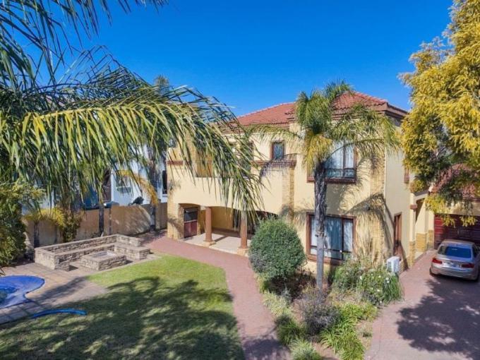4 Bedroom House for Sale For Sale in Blue Valley Golf Estate - MR685093