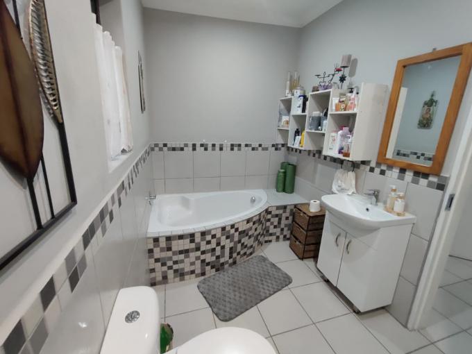 4 Bedroom Freehold Residence for Sale For Sale in Birch Acres - MR685118