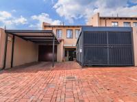  of property in Die Hoewes
