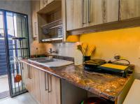  of property in Die Hoewes