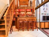  of property in Die Hoewes