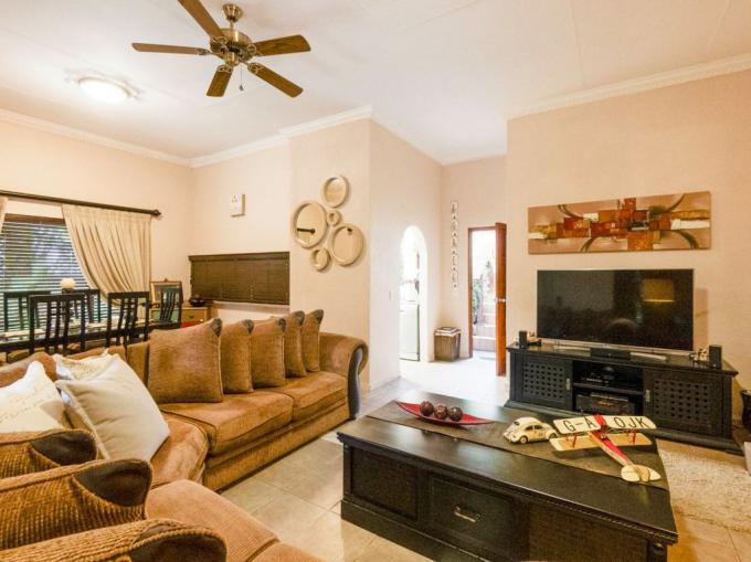 3 Bedroom Simplex for Sale For Sale in Amanzimtoti  - MR685138