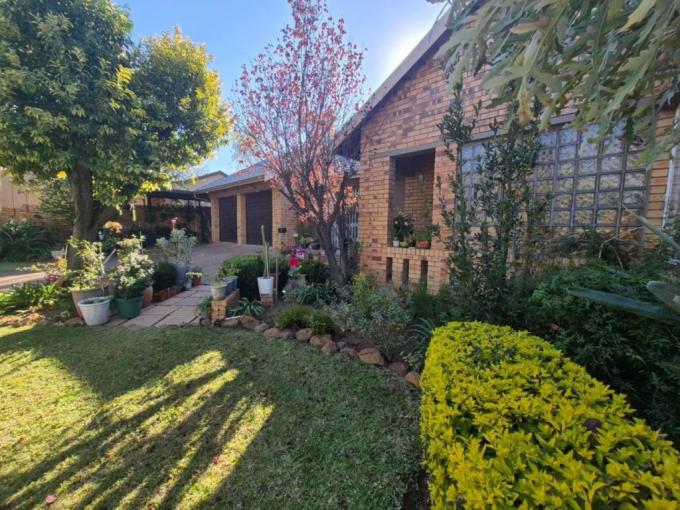 4 Bedroom House for Sale For Sale in Glenvista - MR685163