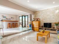  of property in Glenvista