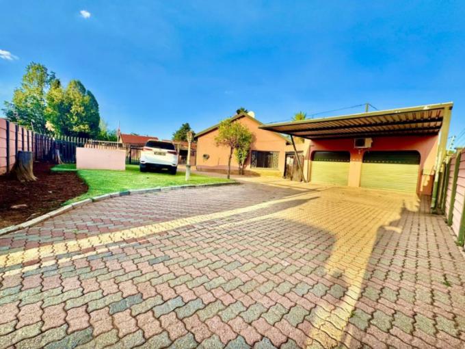 4 Bedroom House for Sale For Sale in Kibler Park - MR685164