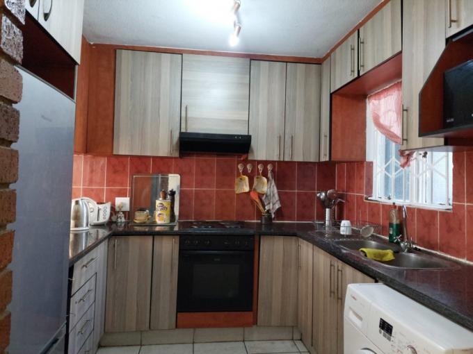 2 Bedroom Simplex for Sale For Sale in Mulbarton - MR685166