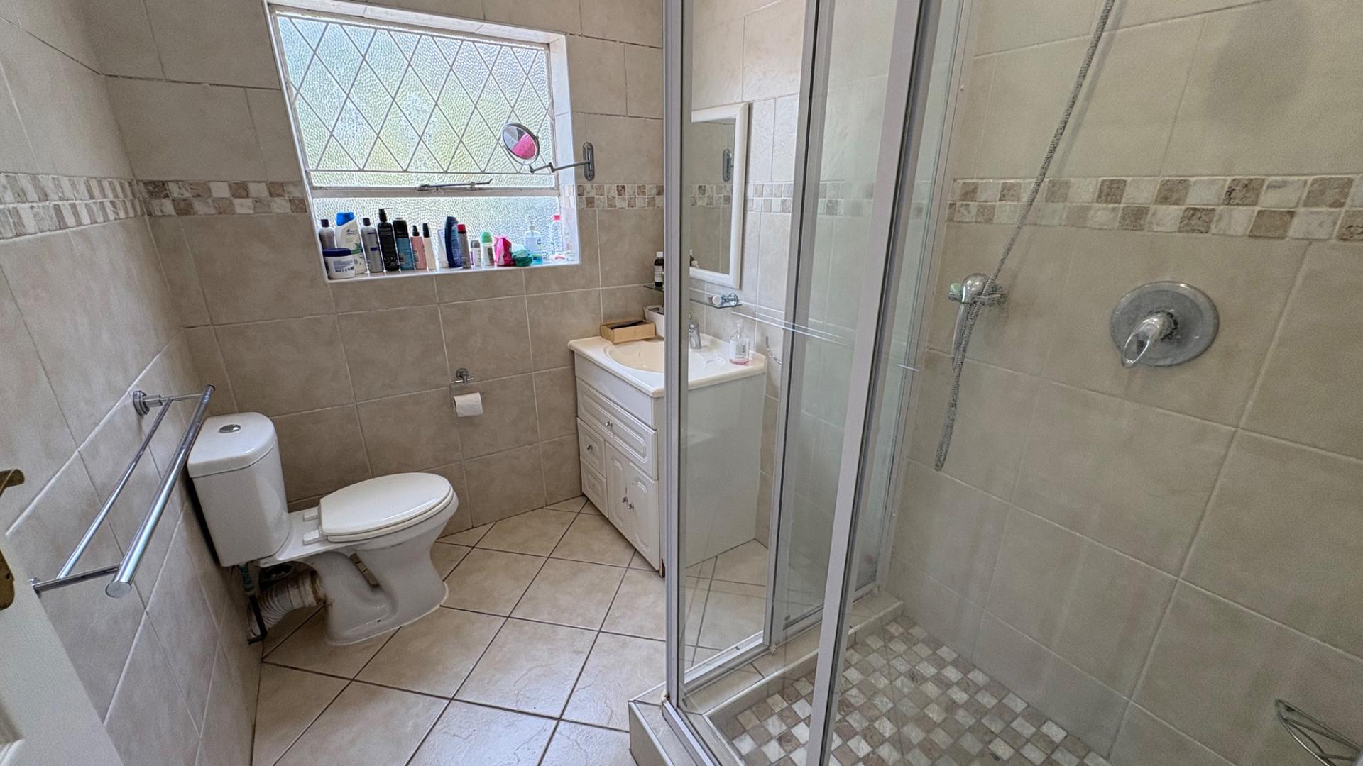 Bathroom 2 of property in Sunridge Park