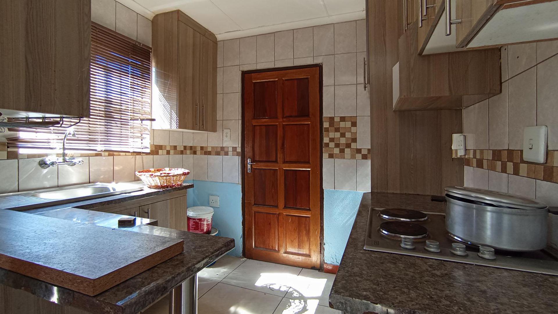 Kitchen - 7 square meters of property in Soshanguve East