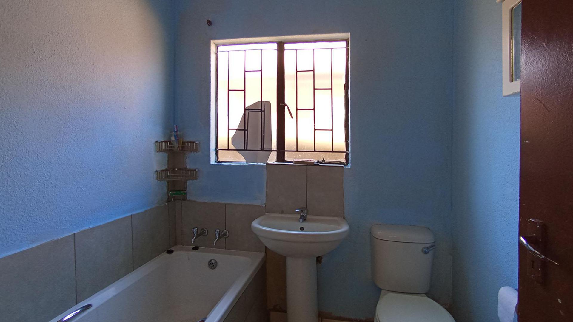 Bathroom 1 - 5 square meters of property in Soshanguve East