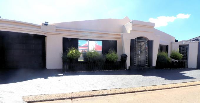 4 Bedroom House for Sale For Sale in Lenasia - MR685179