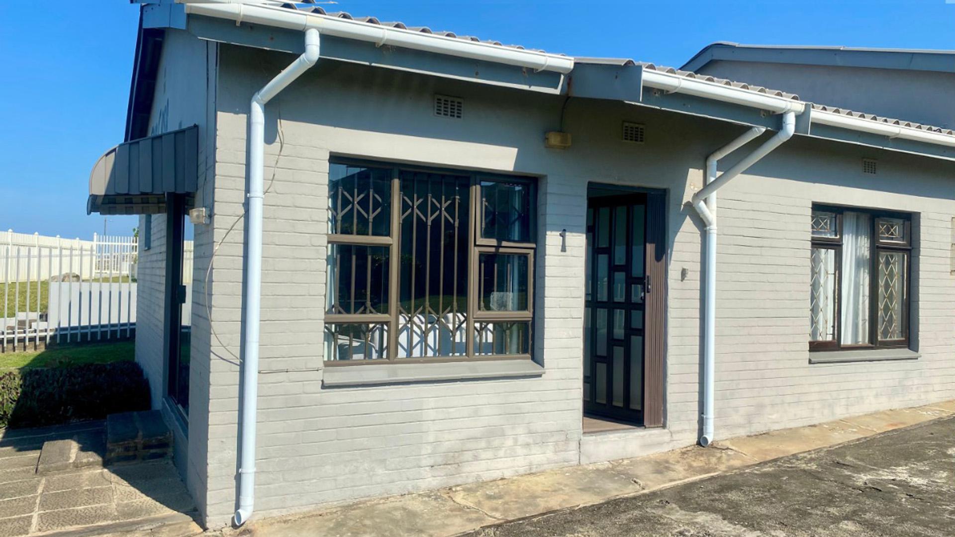 Front View of property in Uvongo