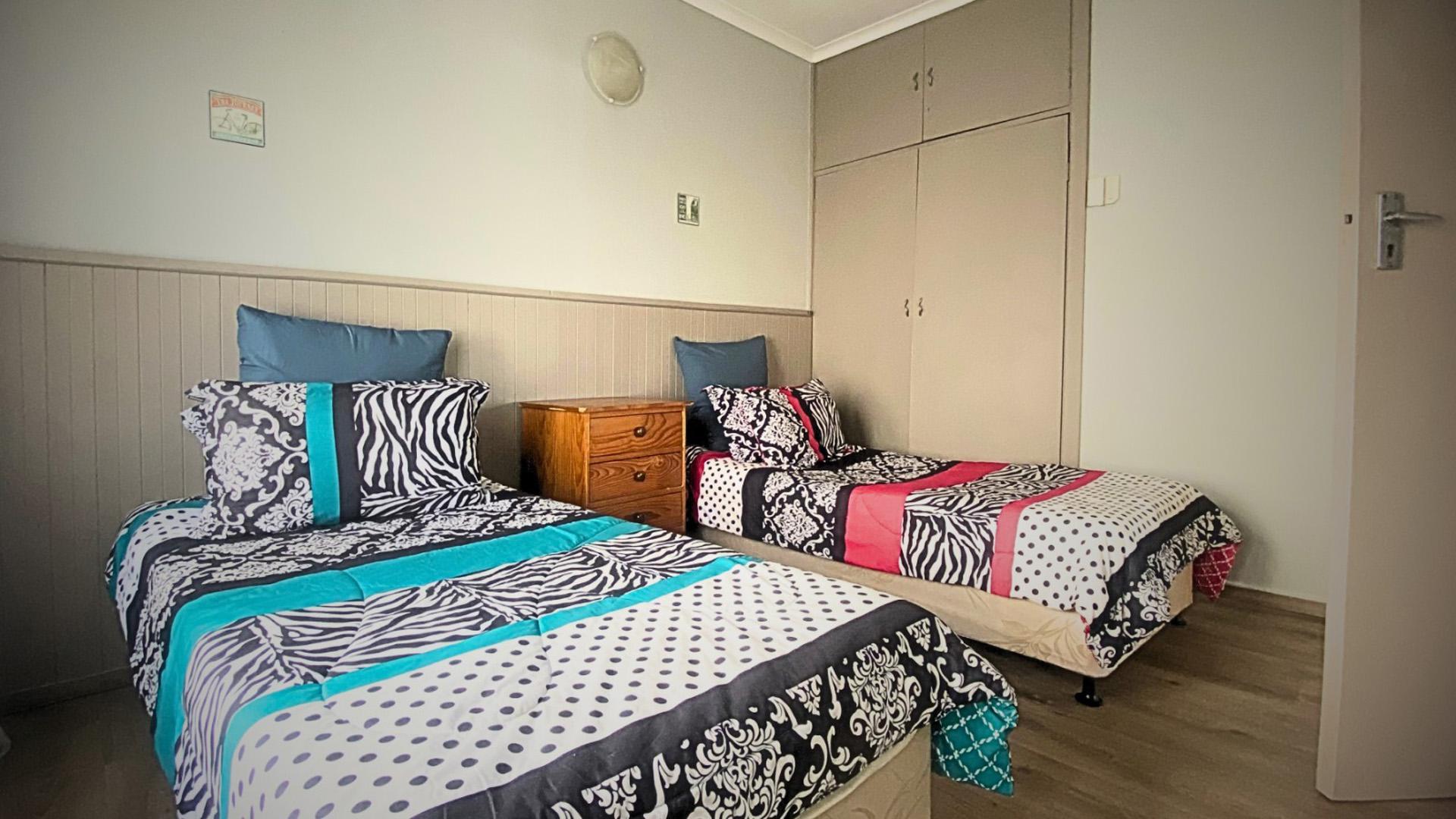 Bed Room 2 of property in Uvongo