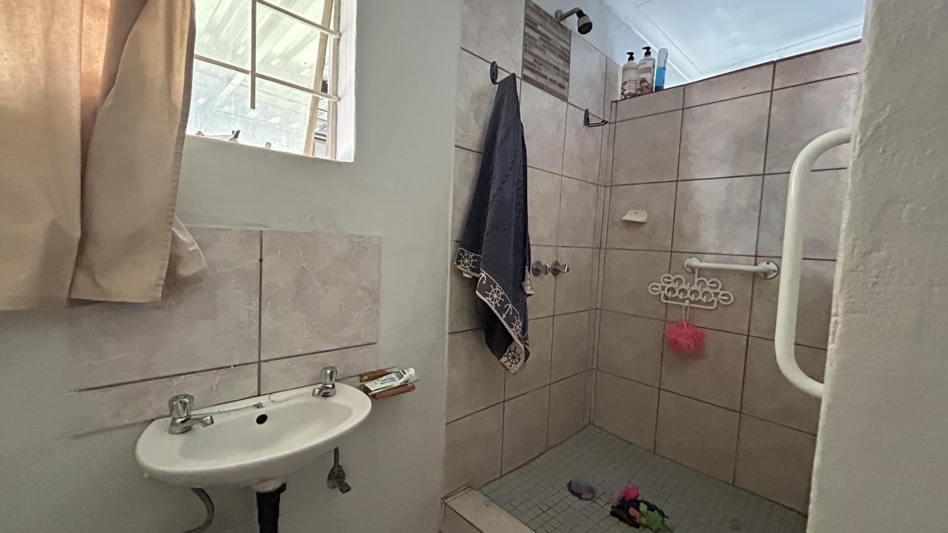 Bathroom 1 of property in Gezina