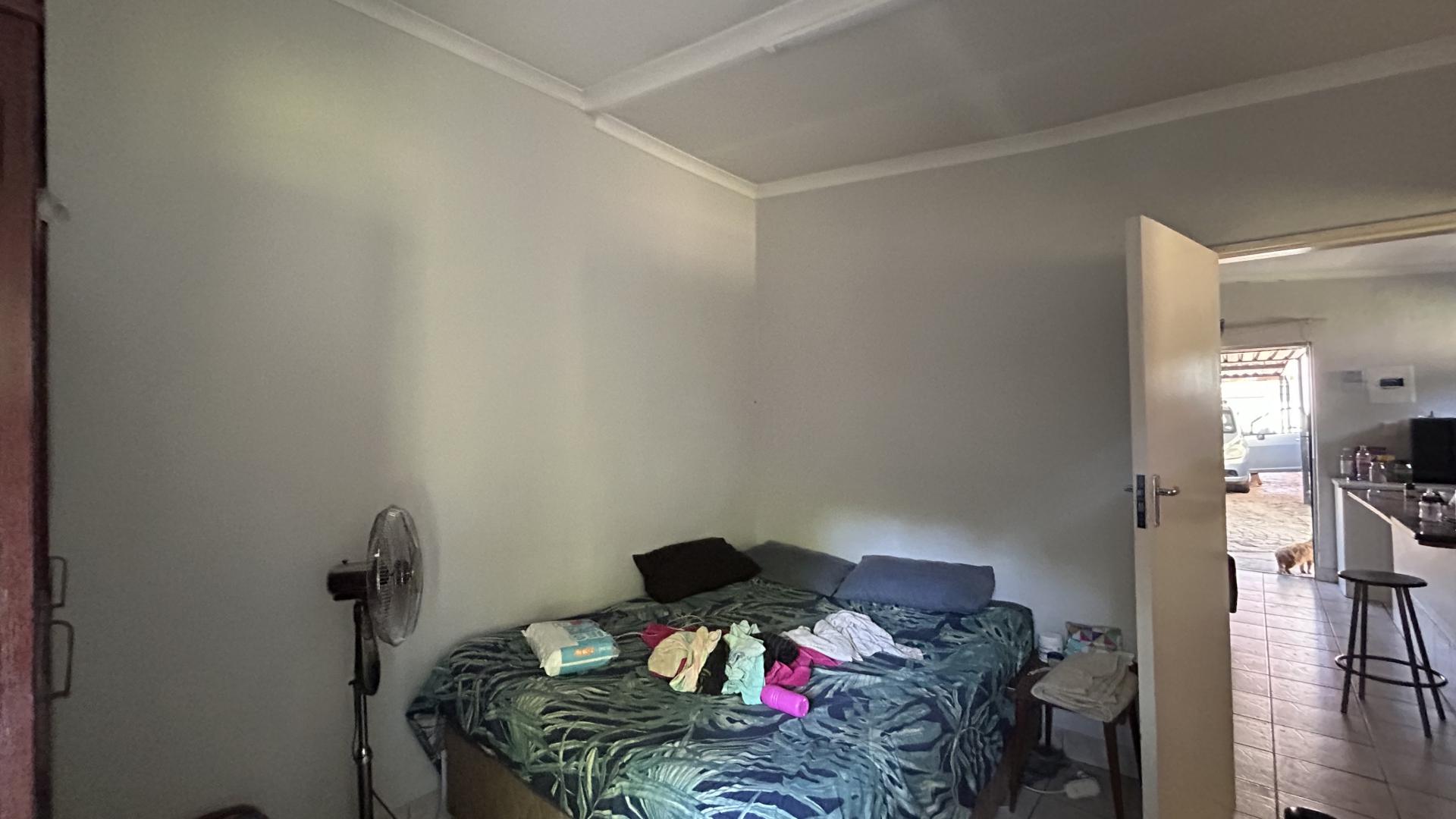 Bed Room 1 of property in Gezina