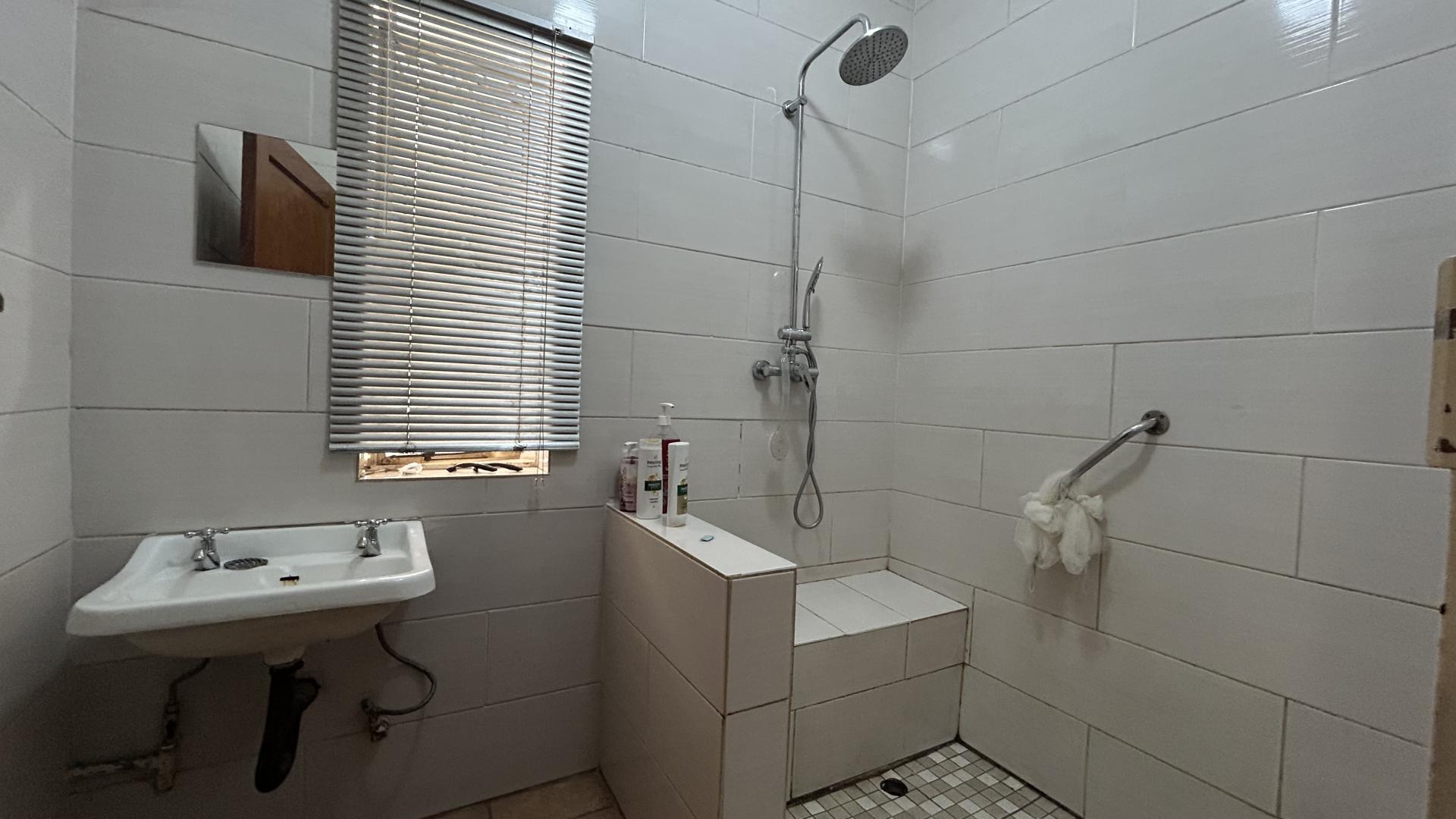 Bed Room 2 of property in Gezina