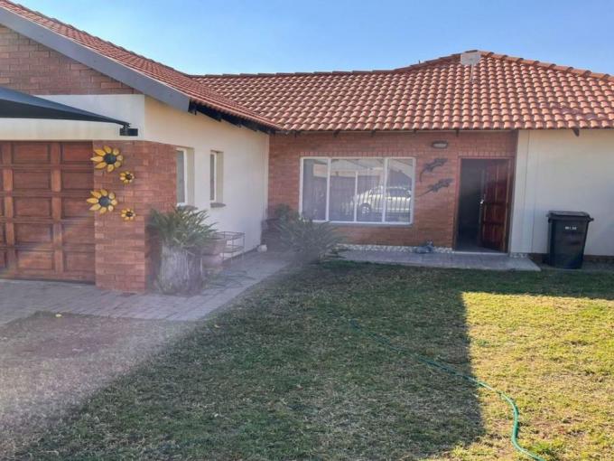 3 Bedroom House for Sale For Sale in Waterkloof (Rustenburg) - MR685201