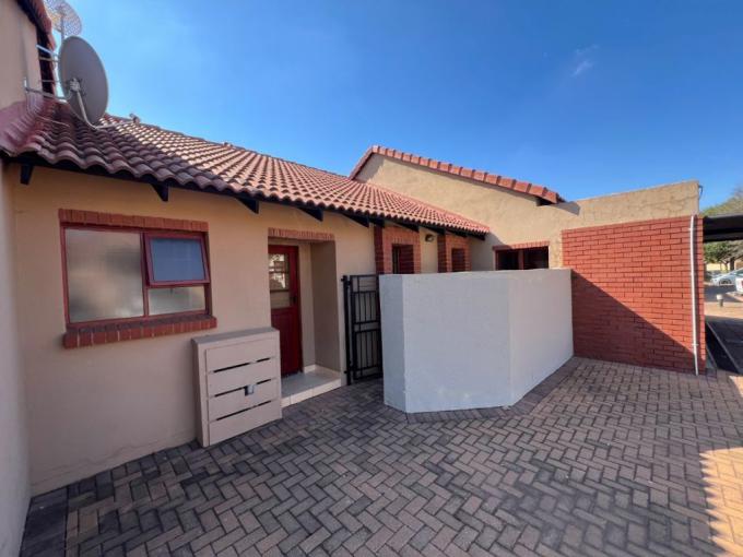 2 Bedroom Simplex for Sale For Sale in Thornhill - MR685210