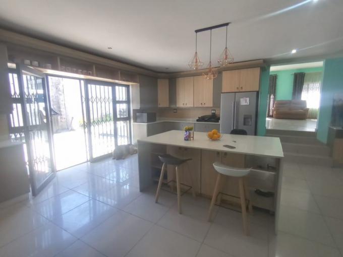 5 Bedroom House for Sale For Sale in Queensburgh - MR685215