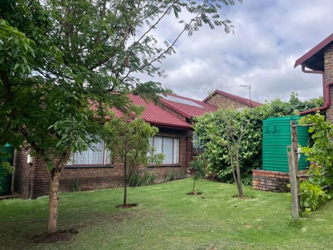4 Bedroom House for Sale For Sale in Modelpark - MR685233