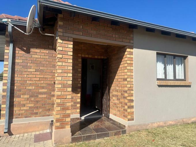 3 Bedroom House to Rent in Waterval East - Property to rent - MR685239