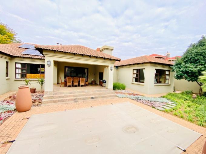 3 Bedroom House for Sale For Sale in Silver Lakes Golf Estate - MR685251