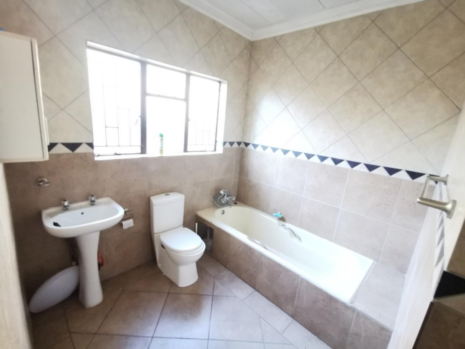  of property in Theresapark