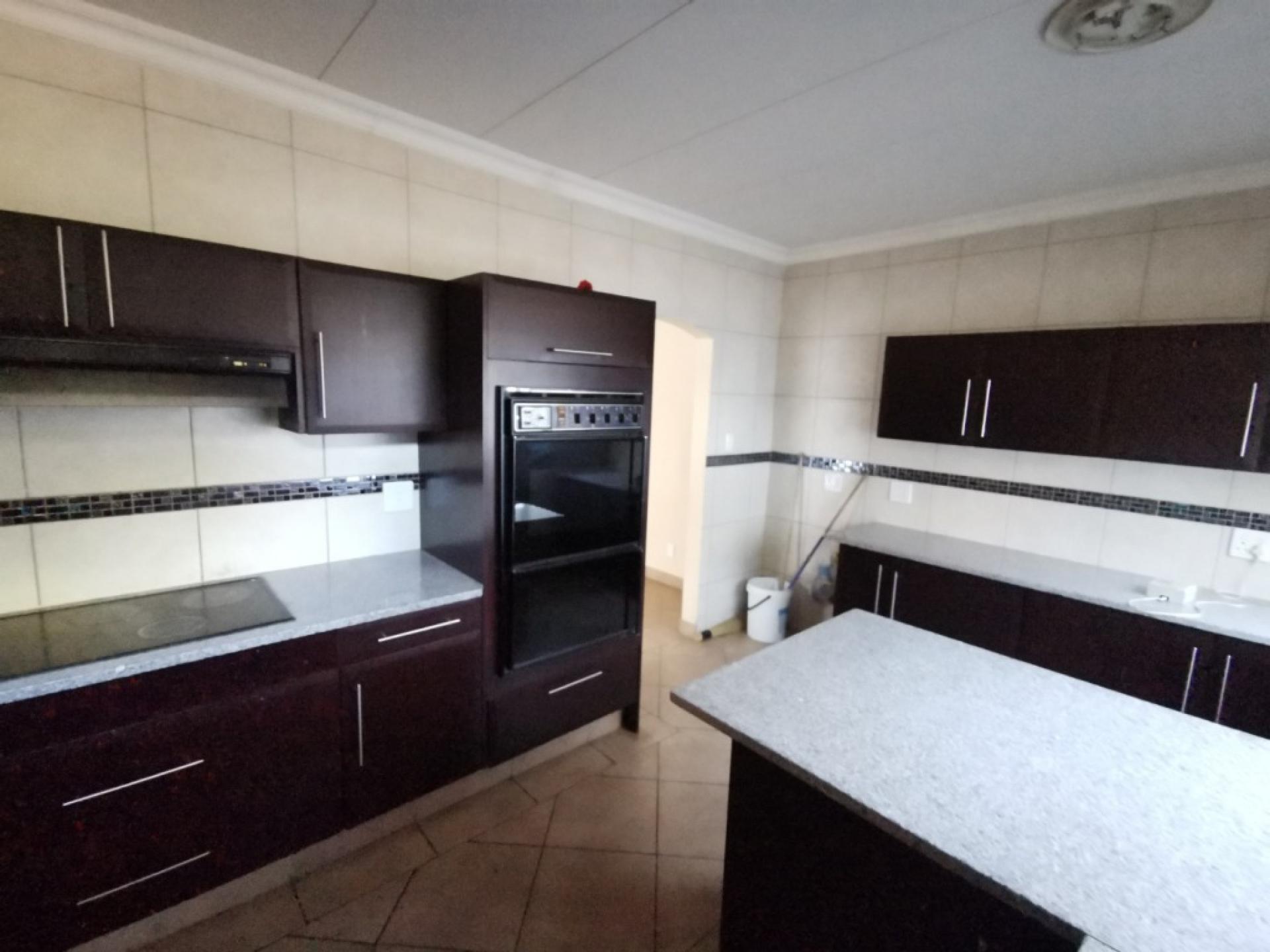  of property in Theresapark