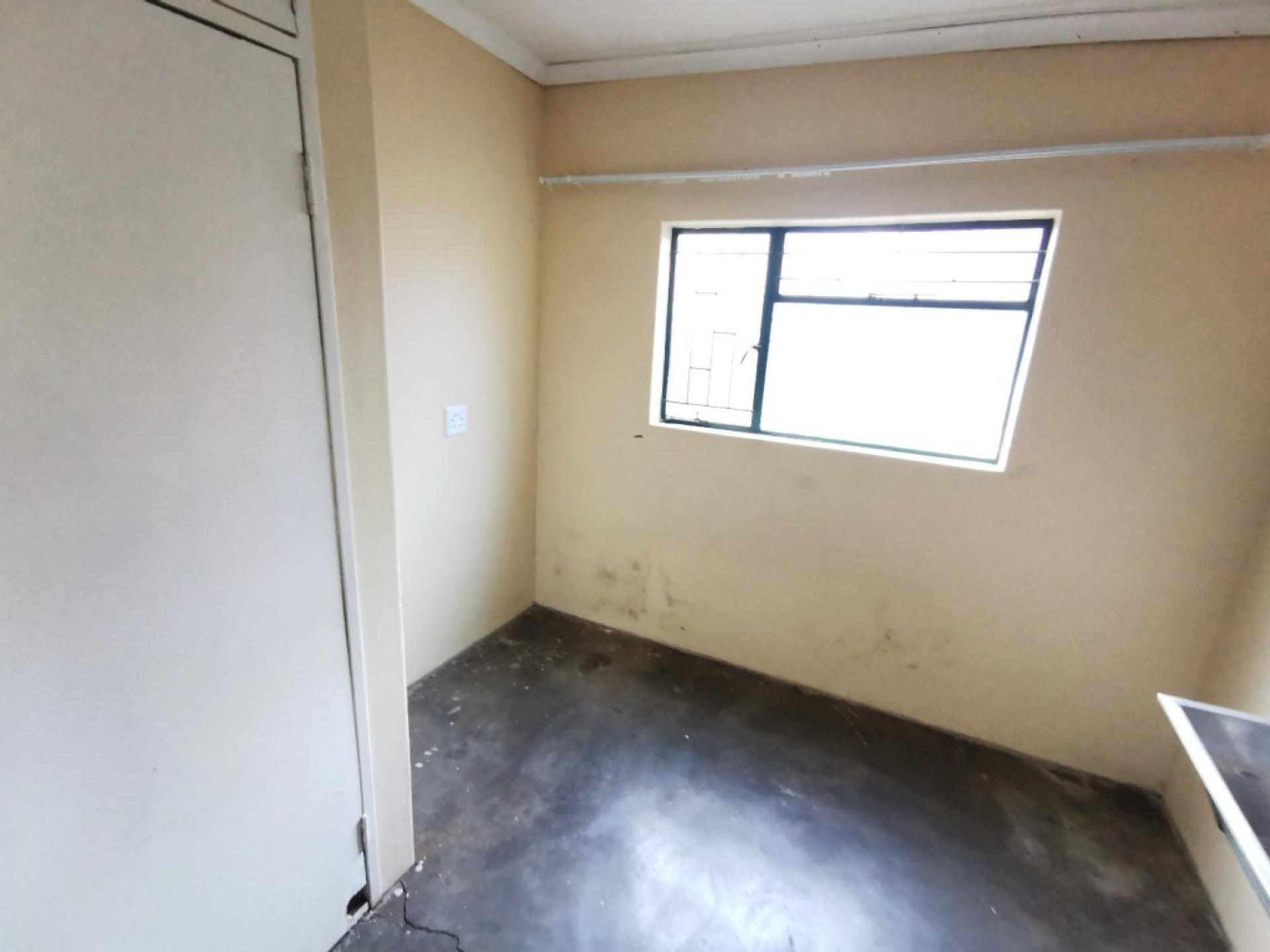  of property in Theresapark