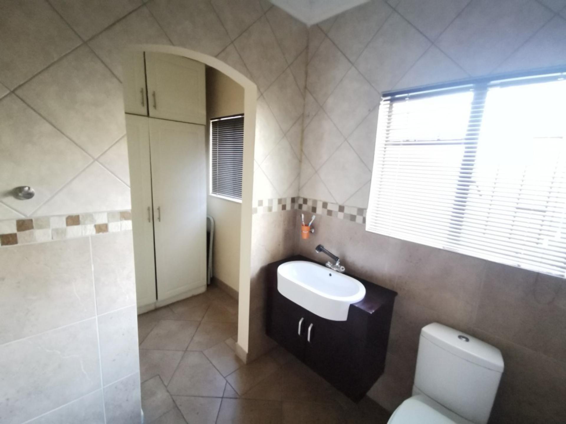  of property in Theresapark