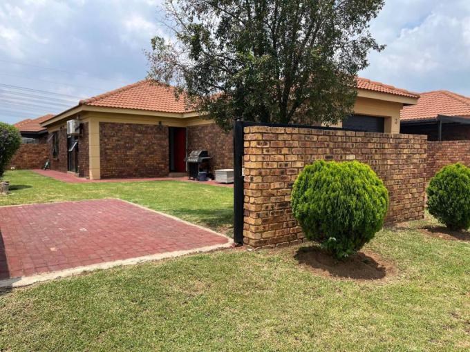 2 Bedroom House for Sale For Sale in Albertsdal - MR685290