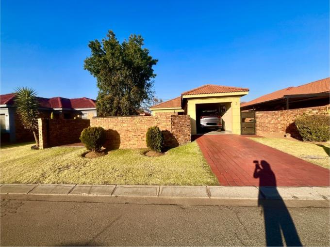 2 Bedroom House for Sale For Sale in Albertsdal - MR685290