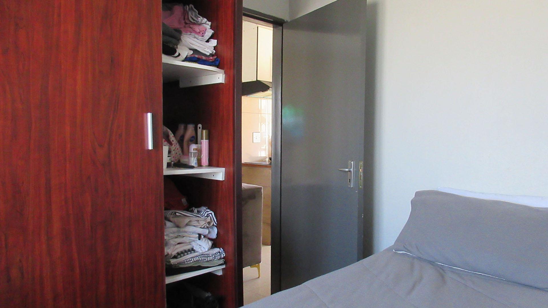 Bed Room 1 - 13 square meters of property in Jabulani