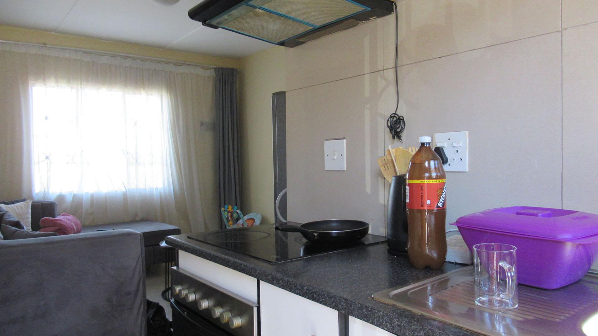 Kitchen - 3 square meters of property in Jabulani