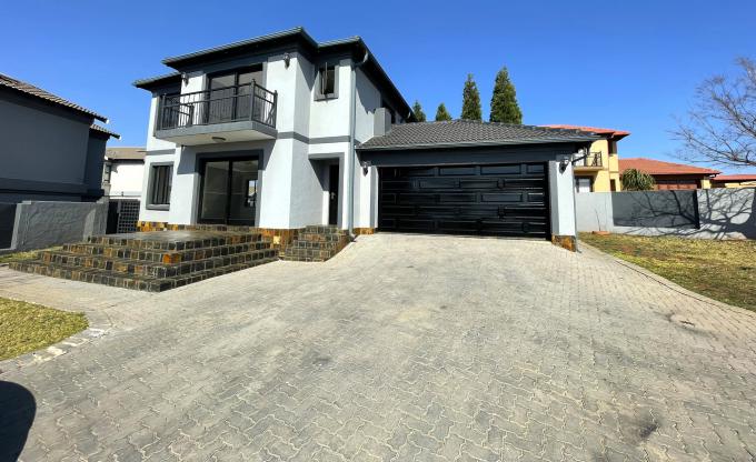 3 Bedroom House to Rent in Thatchfield - Property to rent - MR685320