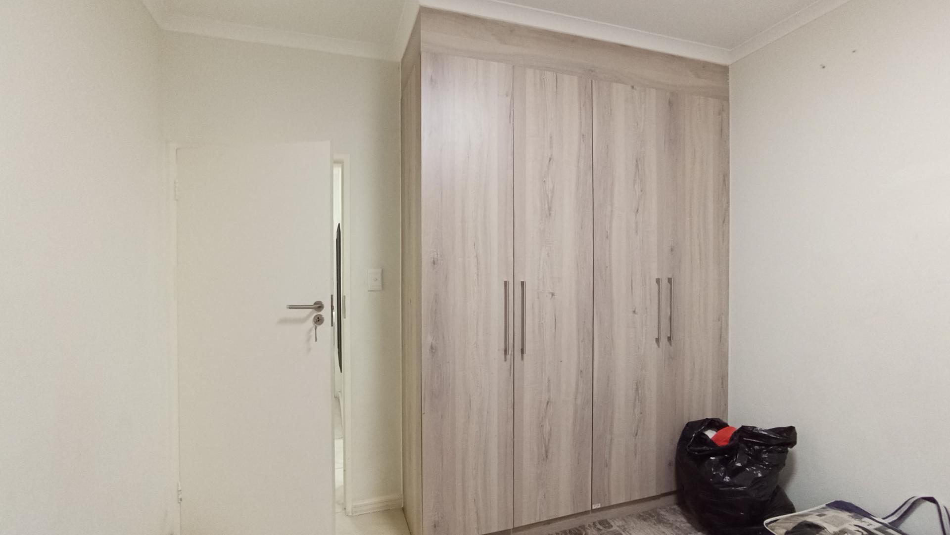 Bed Room 1 - 12 square meters of property in Sundowner