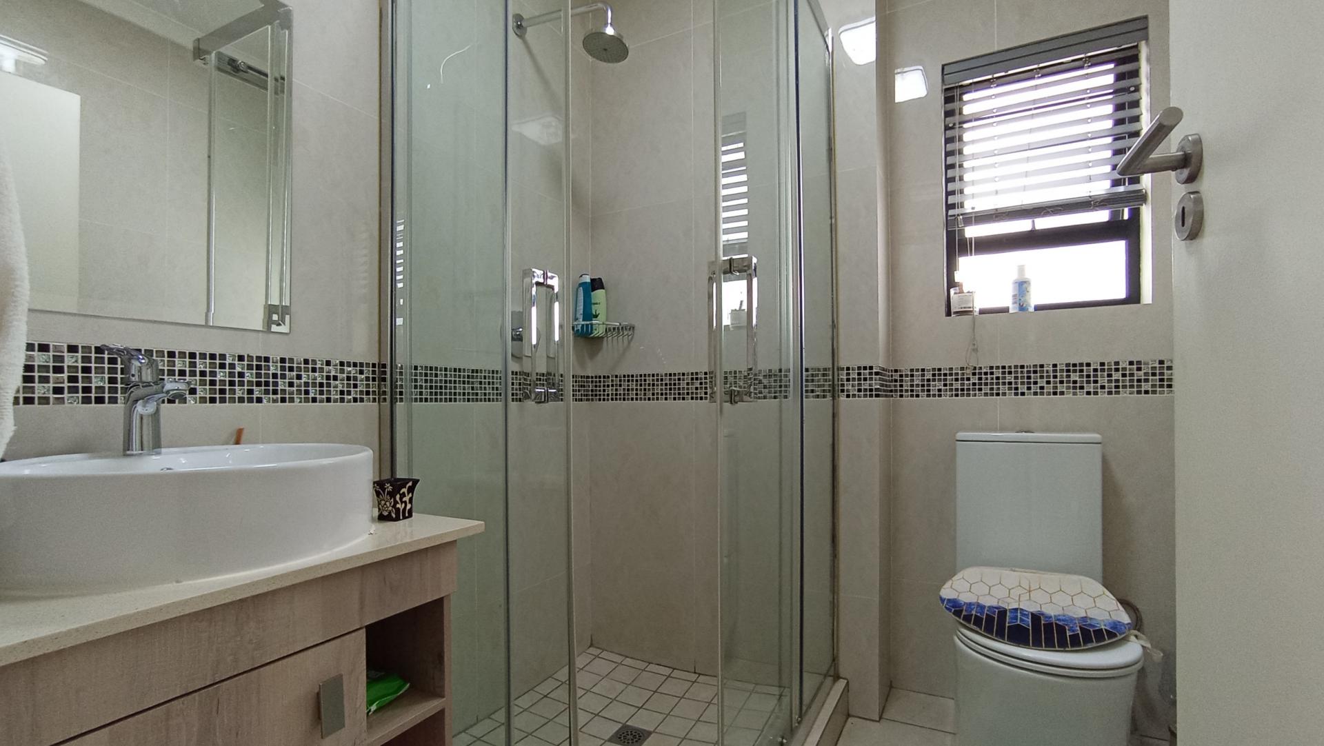Bathroom 1 - 5 square meters of property in Sundowner