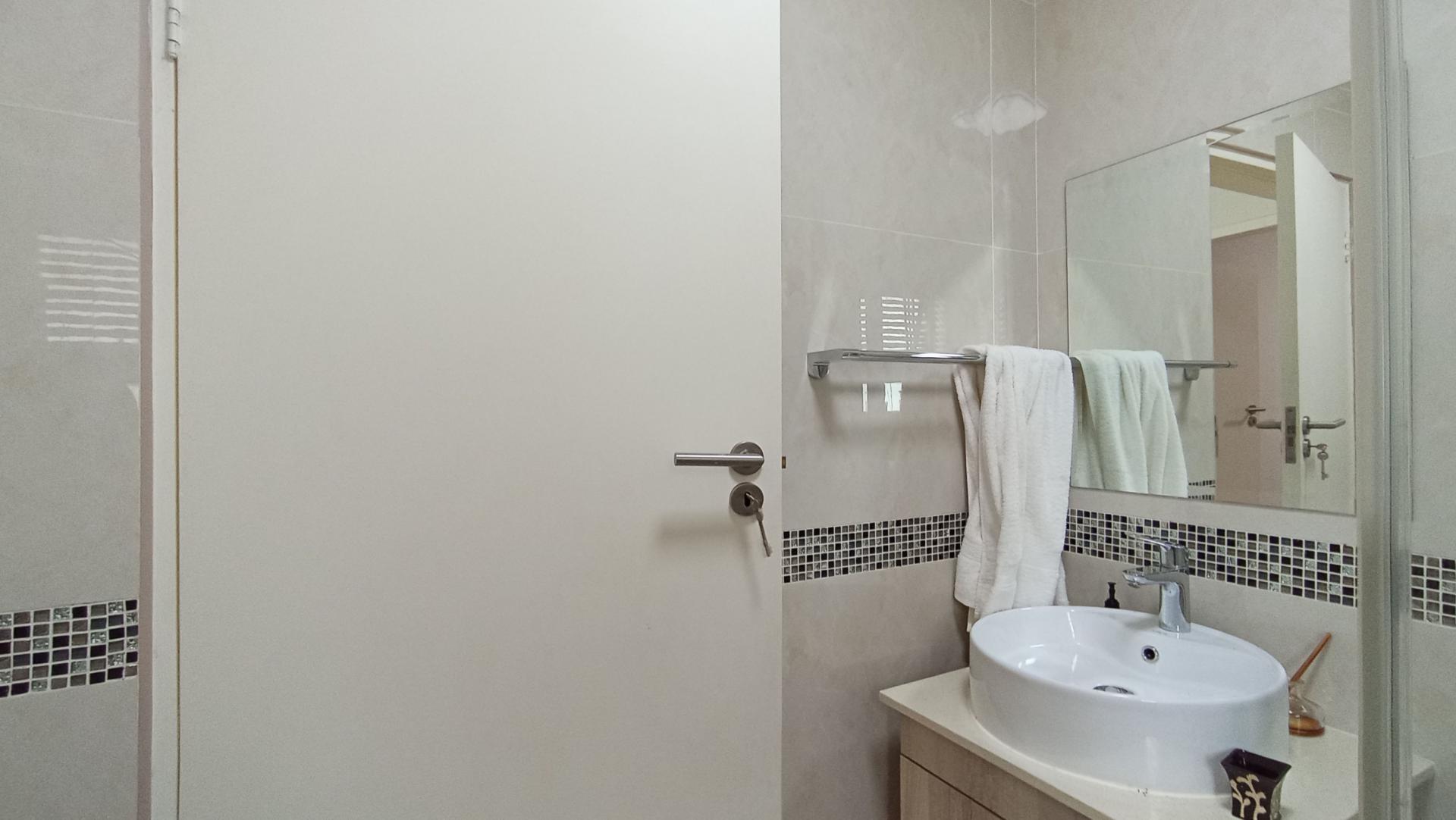 Bathroom 1 - 5 square meters of property in Sundowner